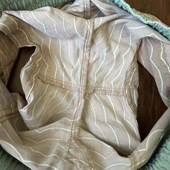 PATAGONIA Costa Rica Baggies Shorts Tan Wave Striped Elastic Waist Nylon - Picture 4 of 8